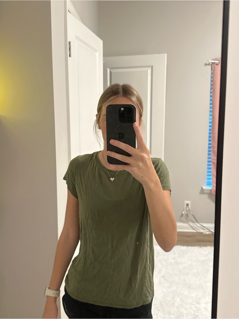 American Eagle Outfitters Olive Crewneck Short Sleeve Tee